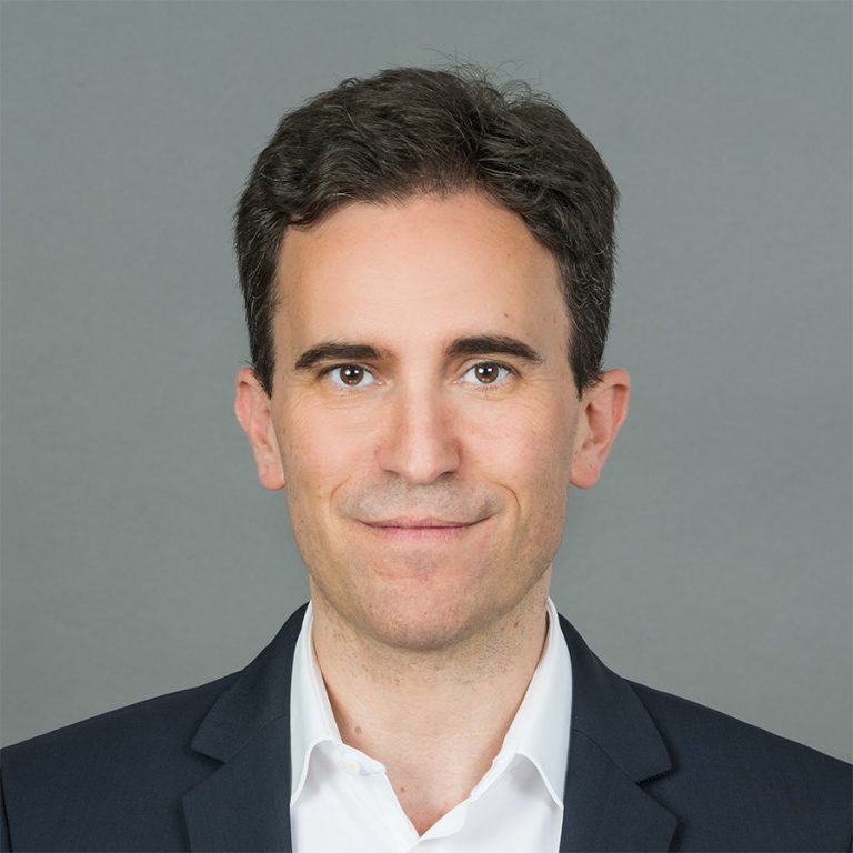 Portrait von Prof. Dr. med. Florian Streitparth, MBA, EBIR